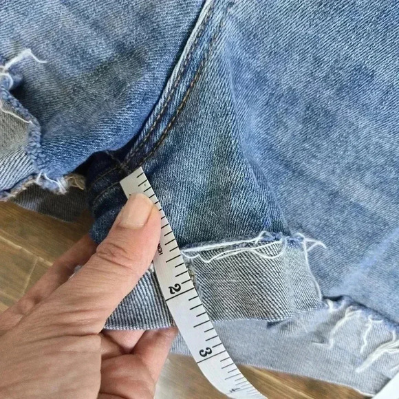 Gap distressed rolled hem Jean shorts sz 26 - Picture 6 of 6